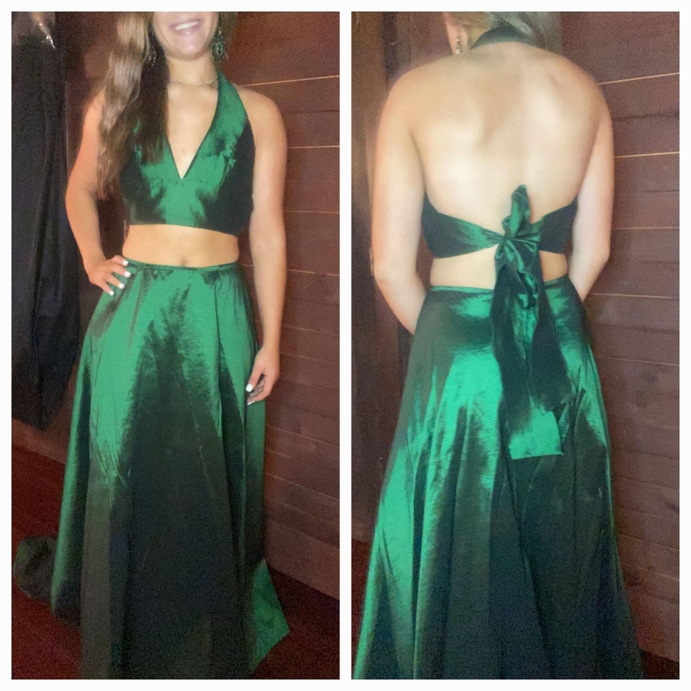 Evening gown with pockets..